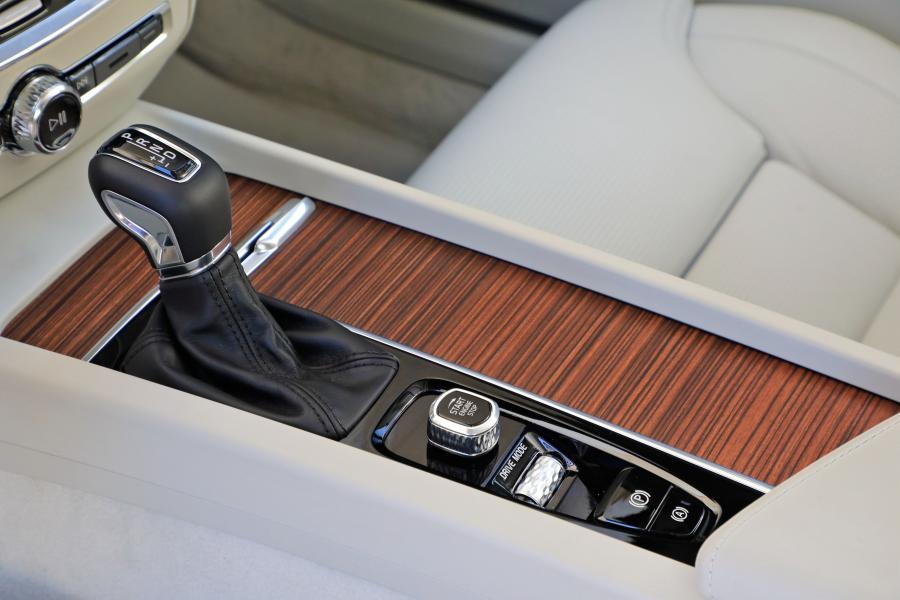 Детали интерьера Volvo V60 D4 Inscription 2018 года  (WW) (фото 40 из 40)